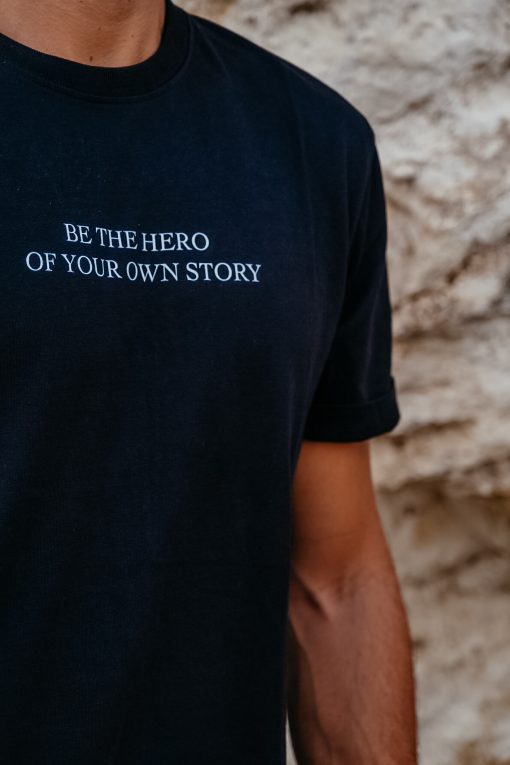 → Shirt - Be the HERO | Held T-Shirt | Nachhaltige & vegane Fair Fashion Mode für Männer | Shirt aus 100% Bio-Baumwolle. Jetzt sichern. ←