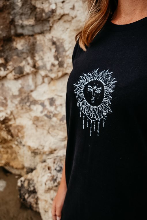 → Kleid - Miracle Sun | Boho Bohemian Sonne | Nachhaltige & vegane Fair Fashion Mode | T-Shirt aus 100% Bio-Baumwolle. Kleidung sichern. ←