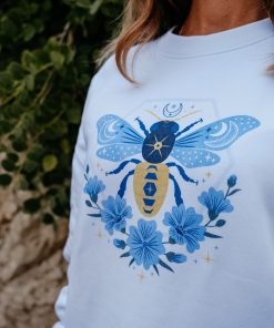 → Oversize Sweatshirt - Moon Bee | Biene | Nachhaltig vegane Fair Fashion. 85% Bio-Baumwolle + 15% recyceltes Polyester. Jetzt sichern. ←