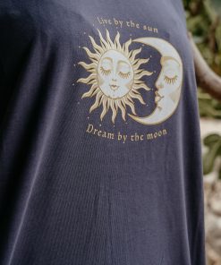 → Oversize Shirt - Live & Dream | Boho Bohemian Sonne Mond | Nachhaltige & vegane Fair Fashion | Mode aus 100% Bio-Baumwolle. Jetzt sichern.←