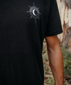 → T-Shirt - SUN | Boho Bohemian Sonne | Nachhaltige & vegane Fair Fashion Mode | T-Shirt aus 100% Bio-Baumwolle. Jetzt sichern. ←