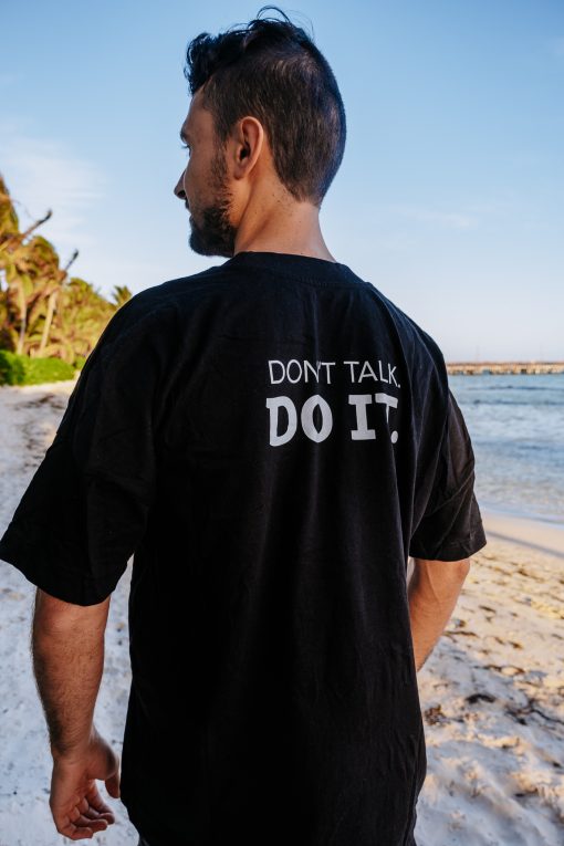 → Oversize Shirt - DO IT | Motivation | Positivität | Mindset | Nachhaltig vegane Fair Fashion Mode für Männer. 100% Bio-Baumwolle.←